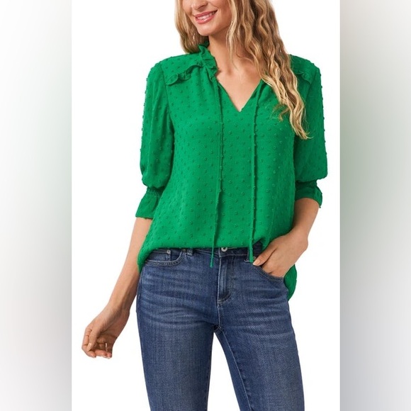 CeCe Tops - 🎈3/$25🎈NWOT CeCe Green Clip Dot Blouse